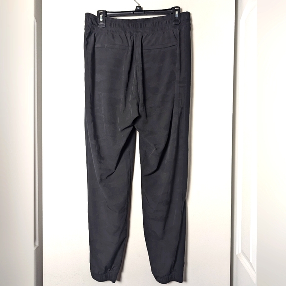Athleta Brooklyn black camo jogger sz 6 - Picture 2 of 9